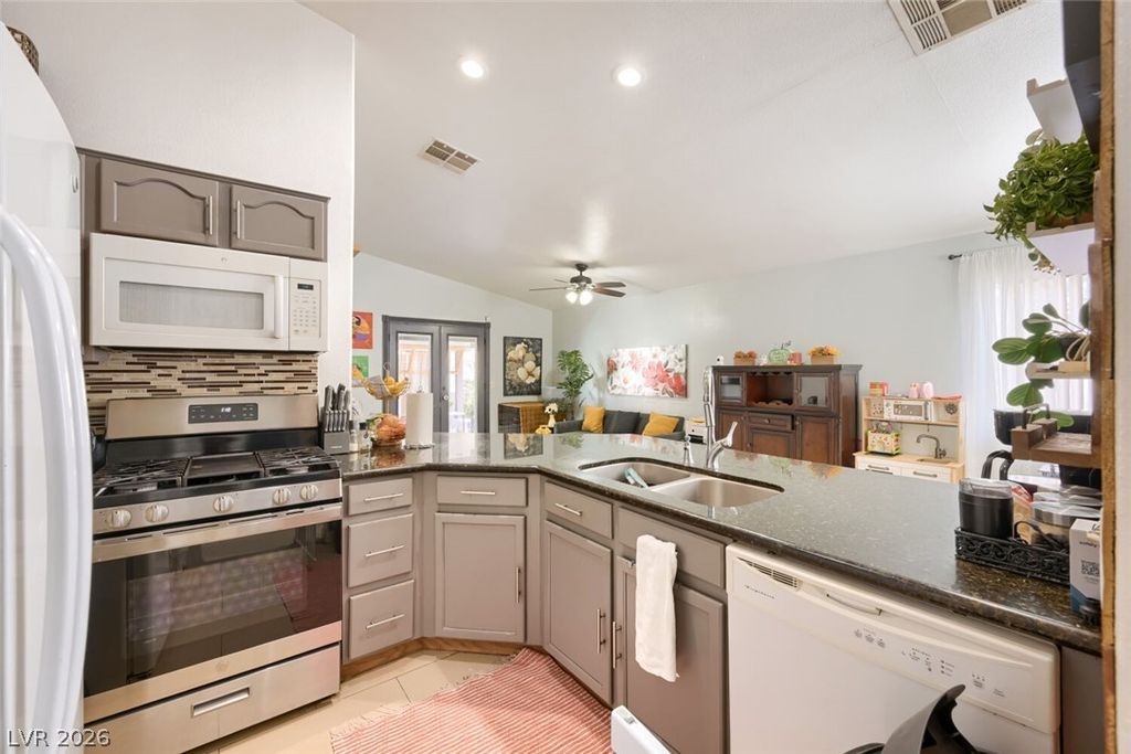 5234 Panguitch Drive, Las Vegas, NV 89122 — photo 3