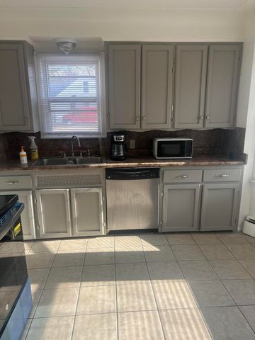 20998 Westhaven Avenue, Southfield, MI 48075