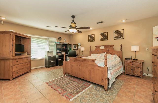 930 S Park Cir Drive, Fresno, CA 93727