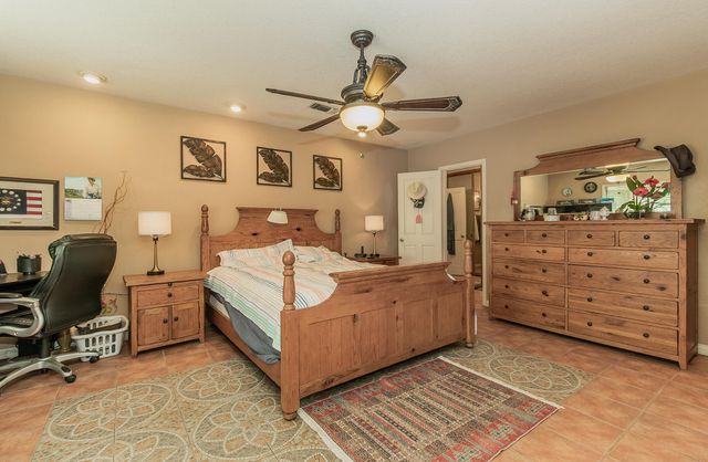 930 S Park Cir Drive, Fresno, CA 93727