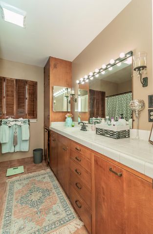 930 S Park Cir Drive, Fresno, CA 93727