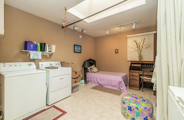 930 S Park Cir Drive, Fresno, CA 93727