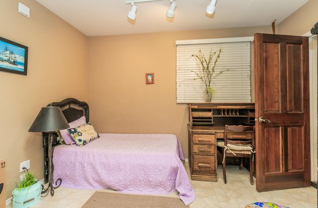 930 S Park Cir Drive, Fresno, CA 93727