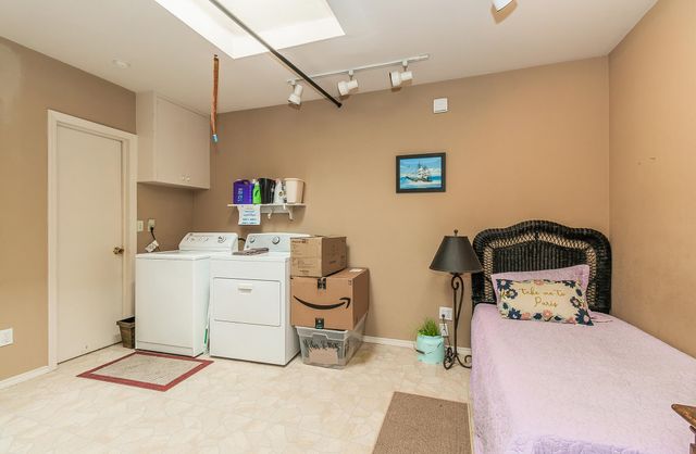 930 S Park Cir Drive, Fresno, CA 93727