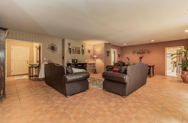 930 S Park Cir Drive, Fresno, CA 93727