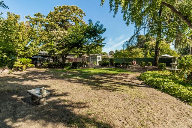 930 S Park Cir Drive, Fresno, CA 93727