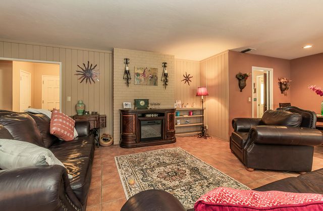 930 S Park Cir Drive, Fresno, CA 93727