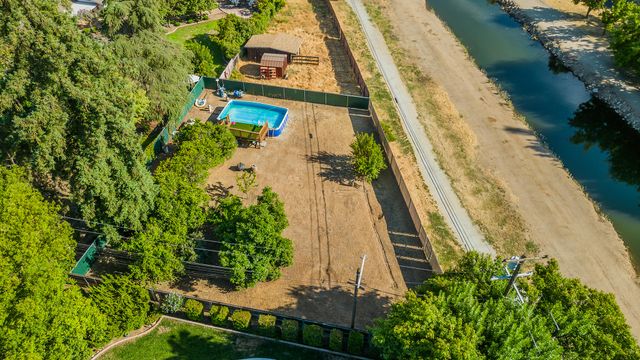 930 S Park Cir Drive, Fresno, CA 93727