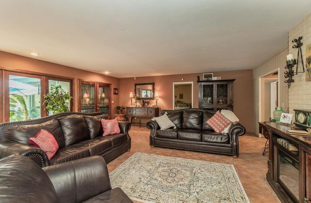 930 S Park Cir Drive, Fresno, CA 93727