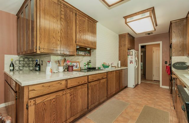 930 S Park Cir Drive, Fresno, CA 93727