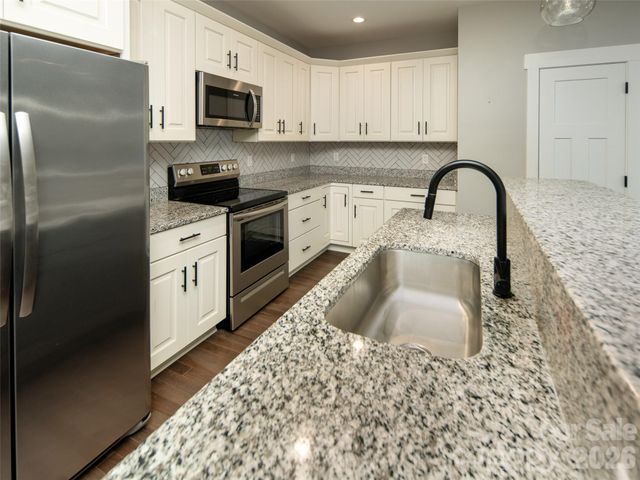 208 Robinson Hollow Drive, Candler, NC 28715