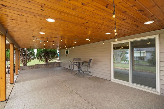 6236 Nathan Lane N, Maple Grove, MN 55369