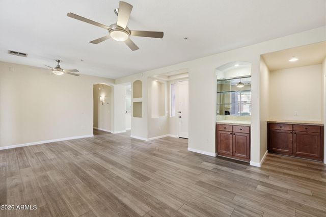 19475 N GRAYHAWK Drive 1099, Scottsdale, AZ 85255