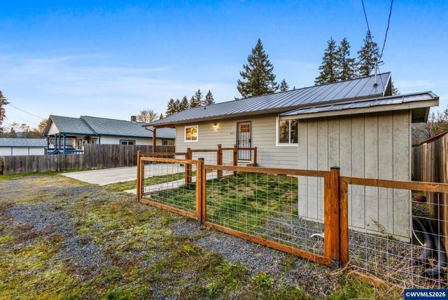 1907 Willow St, Sweet Home, OR 97386