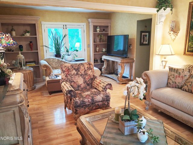 10112 Maumee Western Road, Monclova, OH 43542
