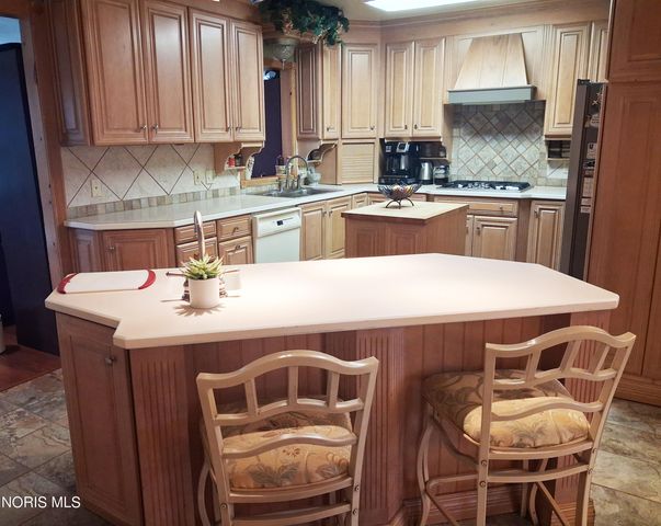 10112 Maumee Western Road, Monclova, OH 43542