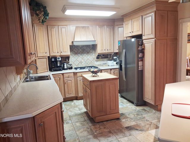 10112 Maumee Western Road, Monclova, OH 43542