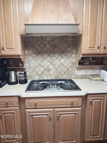 10112 Maumee Western Road, Monclova, OH 43542