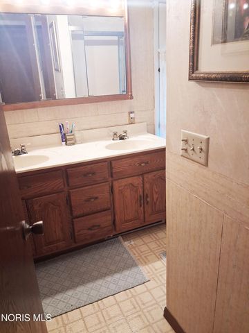 10112 Maumee Western Road, Monclova, OH 43542