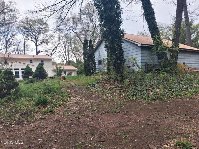 10112 Maumee Western Road, Monclova, OH 43542