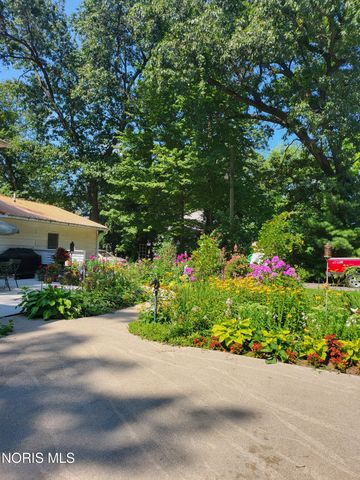 10112 Maumee Western Road, Monclova, OH 43542