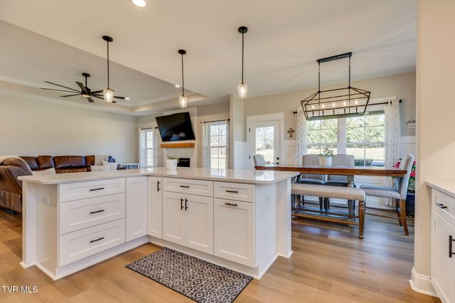 1492 Orchard View Lane, Piney Flats, TN 37686