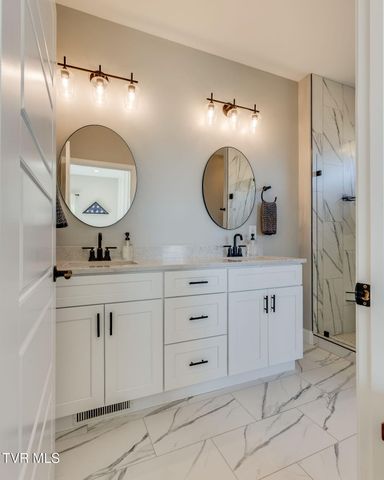 1492 Orchard View Lane, Piney Flats, TN 37686