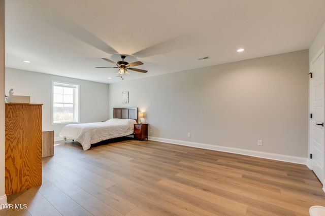 1492 Orchard View Lane, Piney Flats, TN 37686