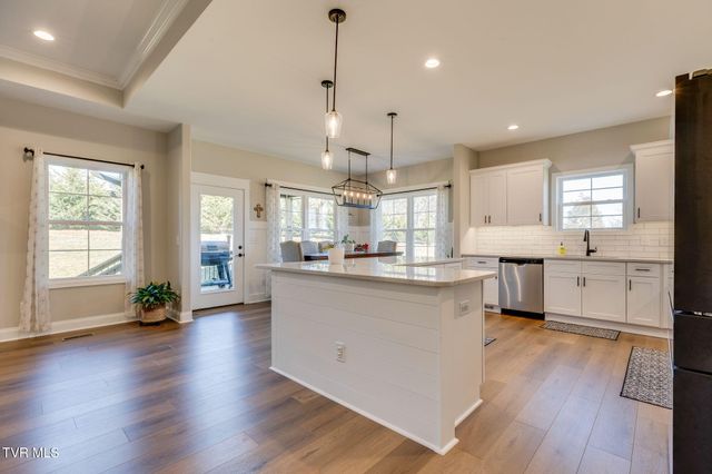 1492 Orchard View Lane, Piney Flats, TN 37686