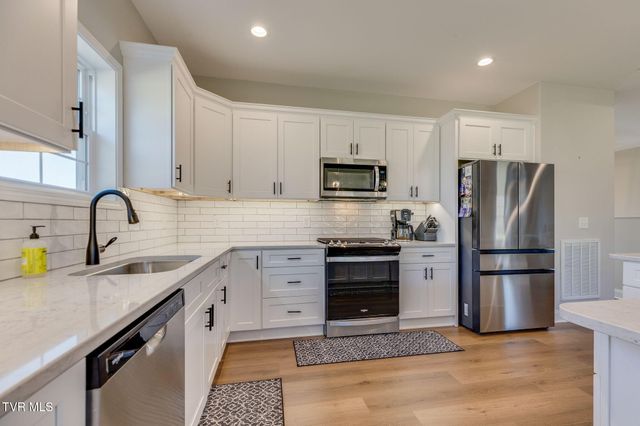 1492 Orchard View Lane, Piney Flats, TN 37686