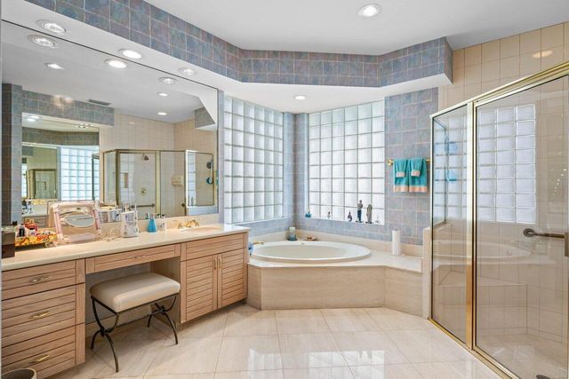 5785 Regency Circle E, Boca Raton, FL 33496