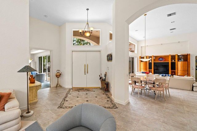 5785 Regency Circle E, Boca Raton, FL 33496