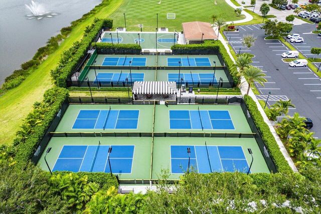 5785 Regency Circle E, Boca Raton, FL 33496