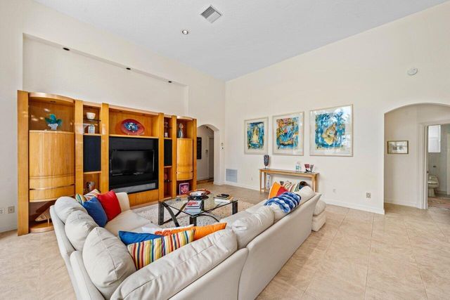 5785 Regency Circle E, Boca Raton, FL 33496