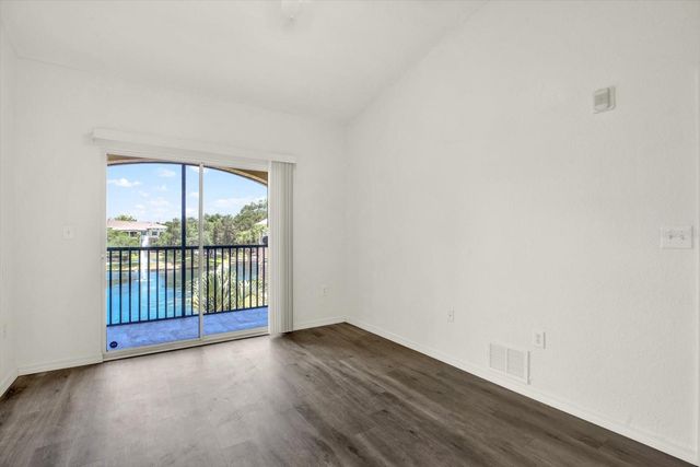 10201 COURTNEY PALMS BOULEVARD 304, Tampa, FL 33619