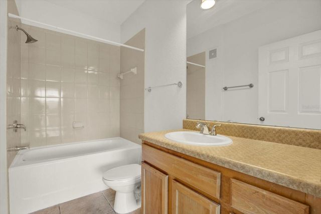 10201 COURTNEY PALMS BOULEVARD 304, Tampa, FL 33619