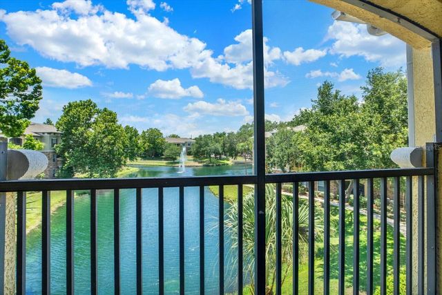 10201 COURTNEY PALMS BOULEVARD 304, Tampa, FL 33619
