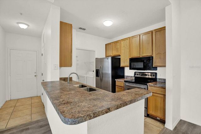 10201 COURTNEY PALMS BOULEVARD 304, Tampa, FL 33619