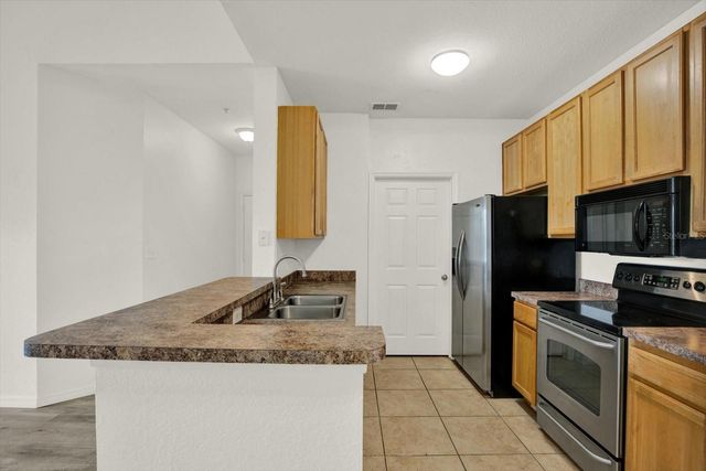 10201 COURTNEY PALMS BOULEVARD 304, Tampa, FL 33619