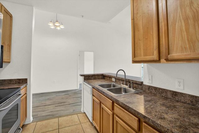 10201 COURTNEY PALMS BOULEVARD 304, Tampa, FL 33619