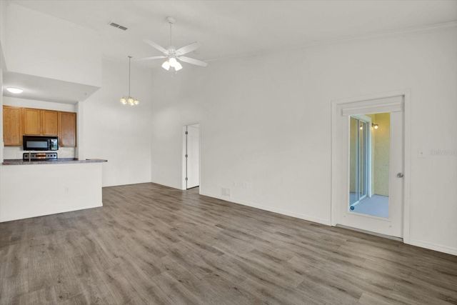 10201 COURTNEY PALMS BOULEVARD 304, Tampa, FL 33619