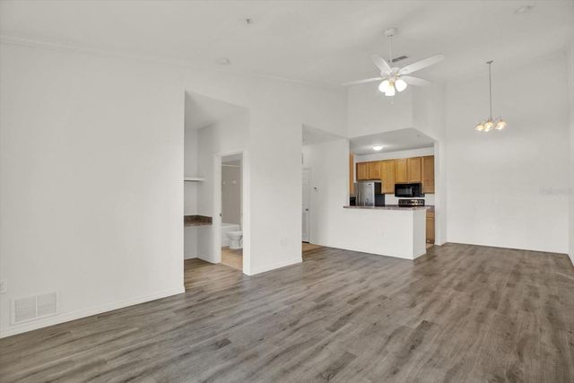 10201 COURTNEY PALMS BOULEVARD 304, Tampa, FL 33619