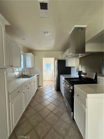 6447 Balcom, Reseda, CA 91335