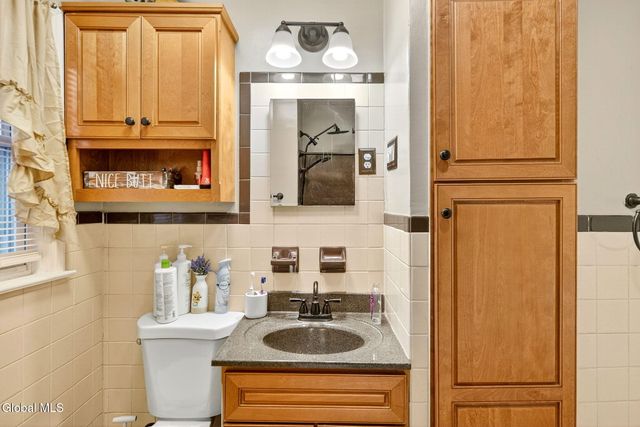 4 Old Fort Avenue, Rotterdam, NY 12306