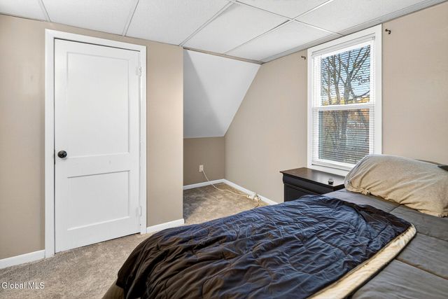 4 Old Fort Avenue, Rotterdam, NY 12306