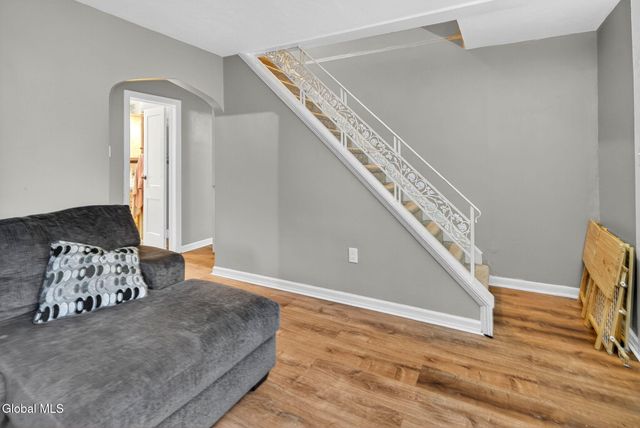 4 Old Fort Avenue, Rotterdam, NY 12306