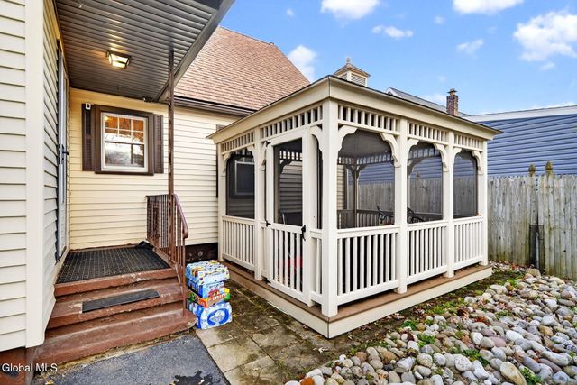 4 Old Fort Avenue, Rotterdam, NY 12306