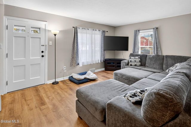 4 Old Fort Avenue, Rotterdam, NY 12306