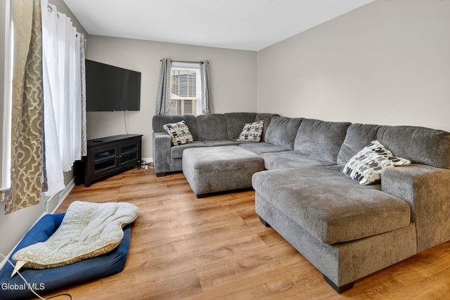 4 Old Fort Avenue, Rotterdam, NY 12306