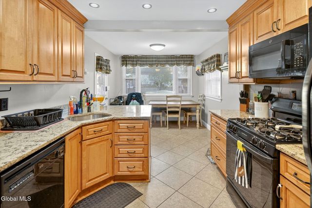 4 Old Fort Avenue, Rotterdam, NY 12306